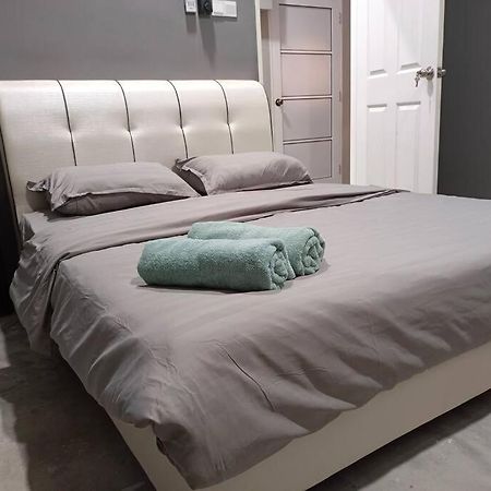 Impian Stay 0.1 Townhouse With 3 Bedrooms. กัวห์ ภายนอก รูปภาพ